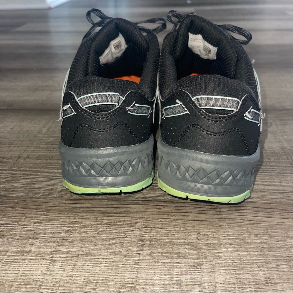 Saucony Women's Black and Mint Athletic Shoes - Picture 8 of 14